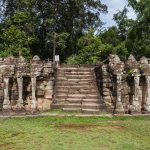 Terraza_de_los_Elefantes,_Angkor_Thom,_Camboya,_2013-08-16,_DD_04